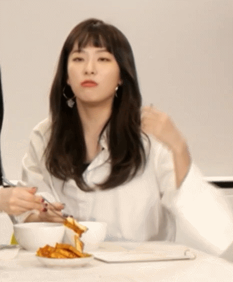 브이앱 방송에서 엄청 잘먹는 슬기.gif | 인스티즈