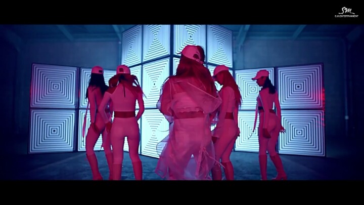 소녀시대 효연의 아리아나 그란데 무대 의상과 헤어 스타일 표절 의혹 | 인스티즈