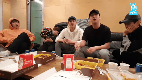 브이앱 방송 도중 로리타 언급하는 소속사 관계자 | 인스티즈