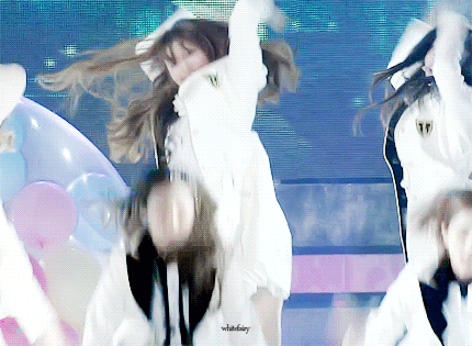 ize에서 뽑은 2015년 최고의 의상으로 선정되었던 러블리즈 의상 | 인스티즈