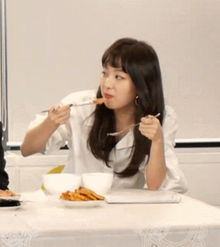 브이앱 방송에서 엄청 잘먹는 슬기.gif | 인스티즈