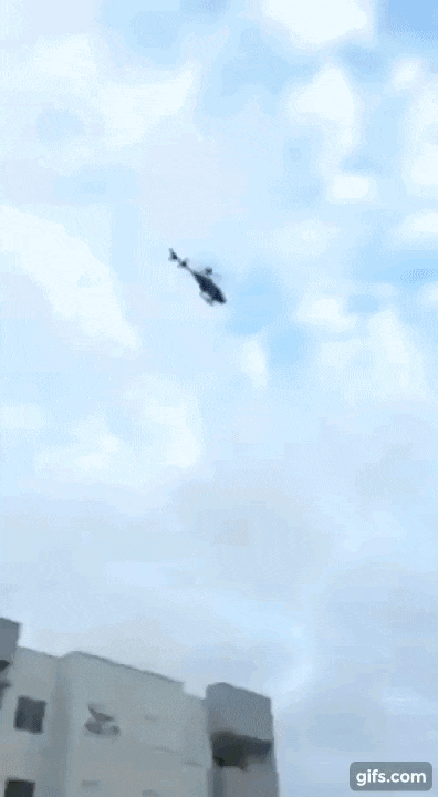 도심 한복판에 비상착륙하는 헬기ㄷㄷㄷ.gif | 인스티즈