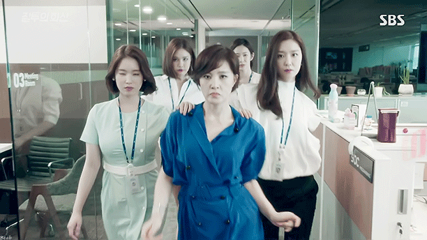 [질투의화신] 이상한 사람 드라마의 징조가 강하게 보였던 첫 장면.gif | 인스티즈