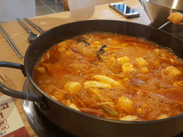 [선호하는떡볶이] 즉석떡볶이 vs 학교앞 (시장,분식) 떡볶이 | 인스티즈