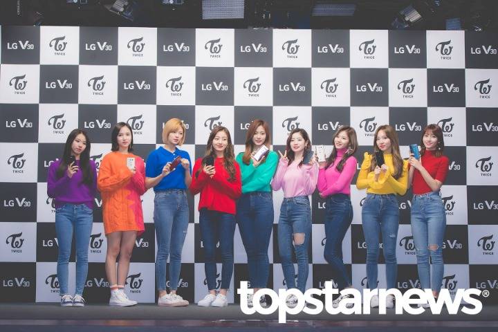 오늘자 트와이스 V30 팬싸인회 기자시진들 ㅅㅅㅅㅅ | 인스티즈