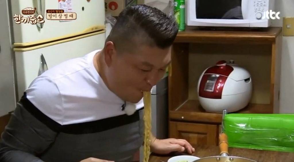 [한끼줍쇼] 예능에서 라면을 맛나게 먹는 연예인 | 인스티즈