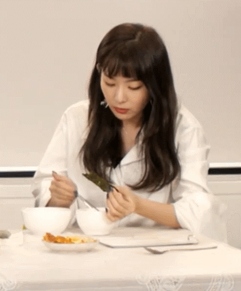 브이앱 방송에서 엄청 잘먹는 슬기.gif | 인스티즈