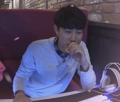 PC방에 있다가 갑자기 선미 들어옴.gif | 인스티즈