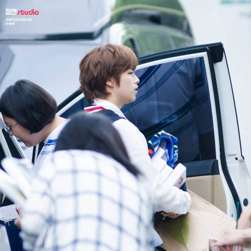 [트와이스] 정연 인기가요 출근길 | 인스티즈