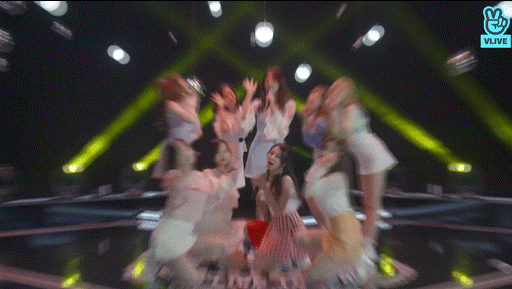 캔디팝 무대중 놀라서 주저앉는 트와이스 ㅋㅋㅋ | 인스티즈