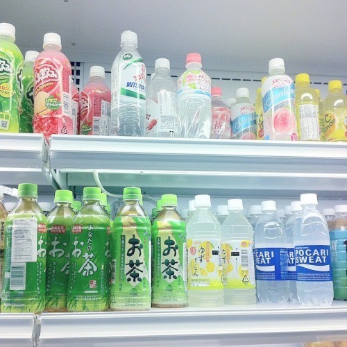  따뜻한 분위기의 일본의 봄 vs 시원하고 청량감있는 일본의 여름 | 인스티즈