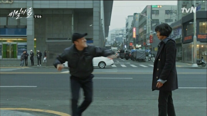 [비밀의숲] 범인은 내가 잡았는데 왜 검사님이 데려가죠? | 인스티즈