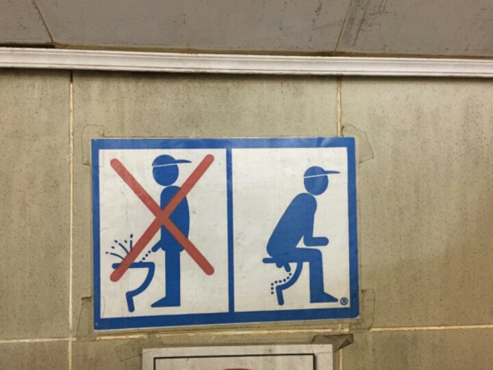 외국의 한 남자화장실 표지판.jpg | 인스티즈