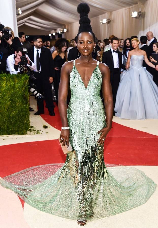 베니티 페어가 선정한 2016년 베스트 드레스 24 | 인스티즈