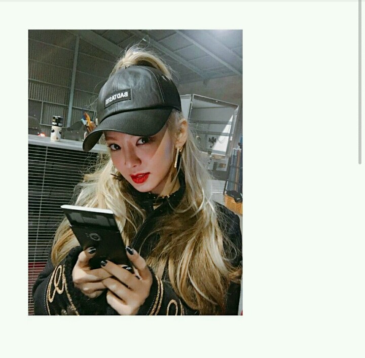 소녀시대 효연의 아리아나 그란데 무대 의상과 헤어 스타일 표절 의혹 | 인스티즈