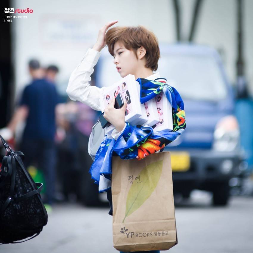 [트와이스] 정연 인기가요 출근길 | 인스티즈