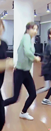 루키 안무 연습하는 조이.gif | 인스티즈