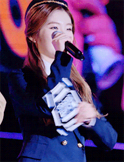 제복 입은 아이린.gif | 인스티즈