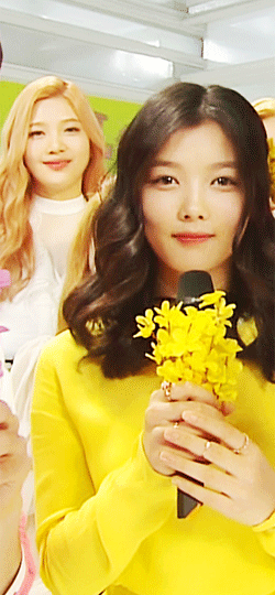 김유정과 레드벨벳 조이.gif | 인스티즈