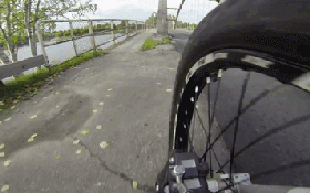 자전거로 다리 건너기.gif | 인스티즈