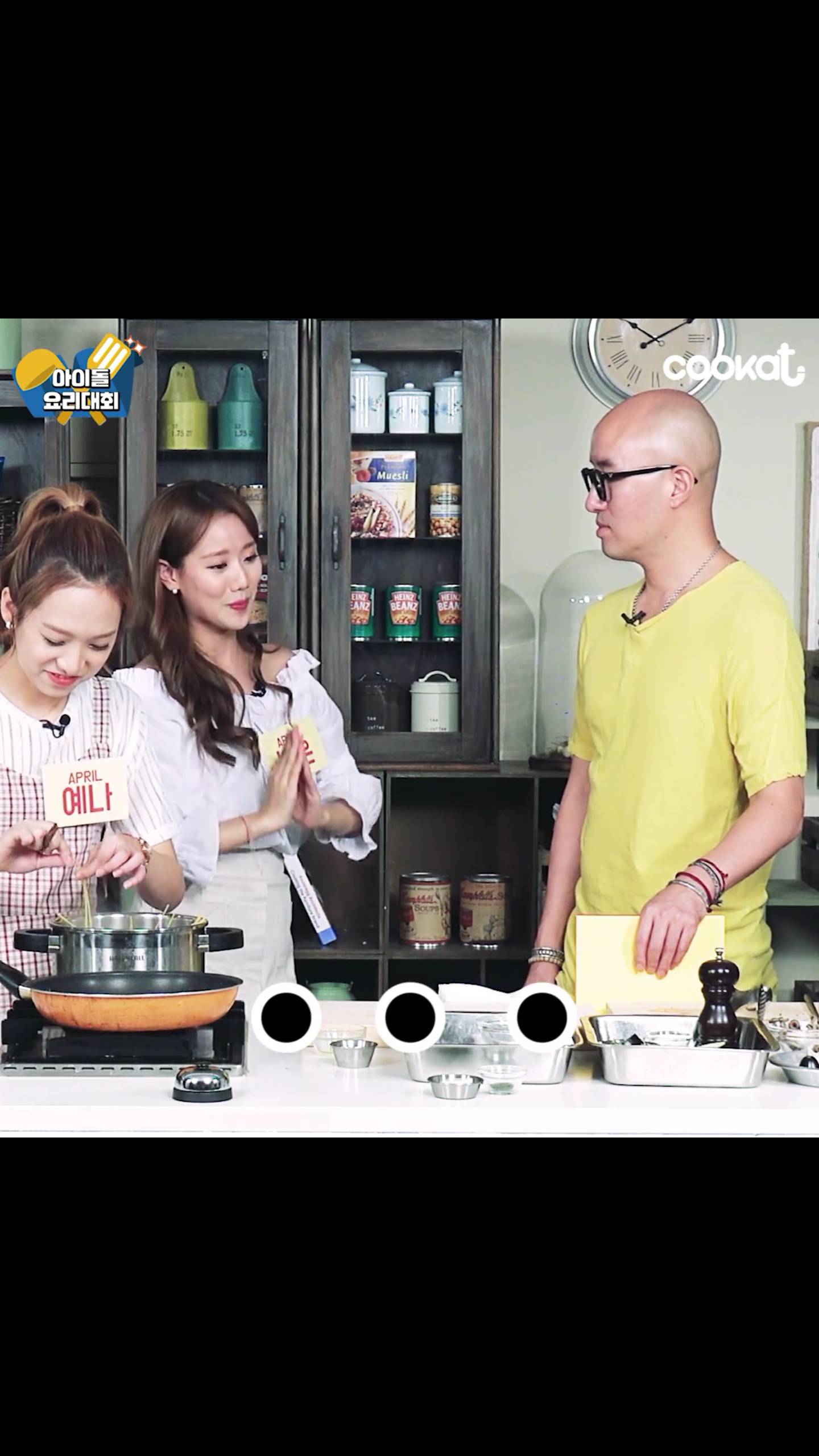 [아이돌요리대회] 여자아이돌이 애교 부릴 때와 남자아이돌이 애교부릴 때 홍석천의 반응.jpg | 인스티즈