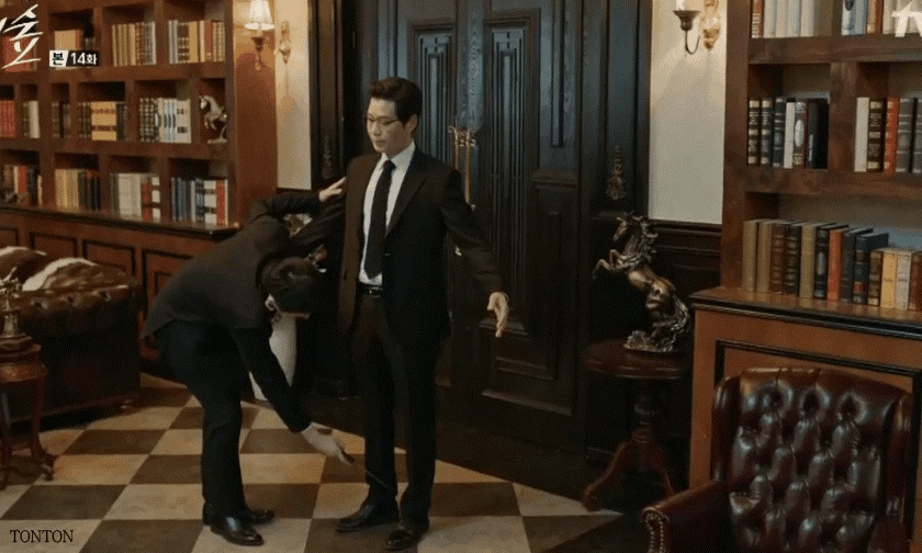 비밀의 숲에서 굉장히 섹시한 동룡이 아부지.gif | 인스티즈