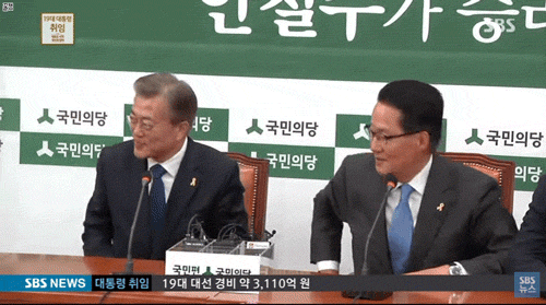 의자 넣는 대통령.gif | 인스티즈