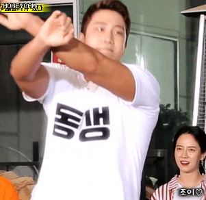 유전자는 거짓말을 안한다 전소민 동생 오늘자 런닝맨 뉴페이스 춤.jpgif | 인스티즈