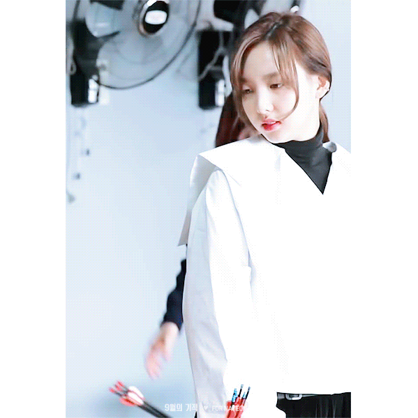 양궁 연습하는 나연이 | 인스티즈