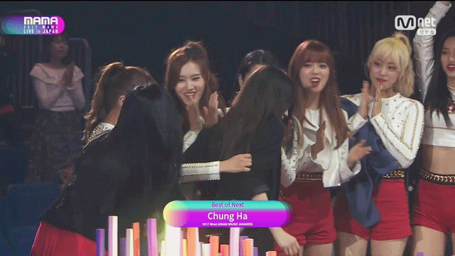 MAMA 청하 수상 축하 해주는 유정,도연,결경.gif | 인스티즈