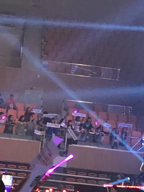 어느 한 아이돌 광주 콘서트에서 몇몇 관람객들의 좋지않은 태도와 주최측의 만행과 무책임한 태도 | 인스티즈