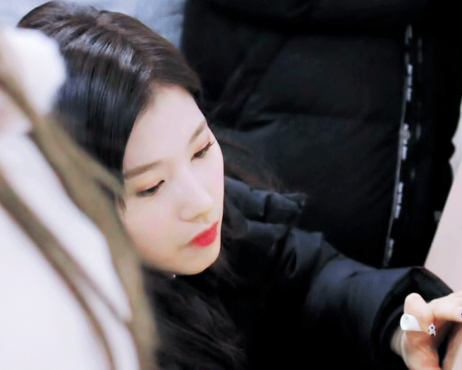 가요대제전 대기실 사나.gif | 인스티즈