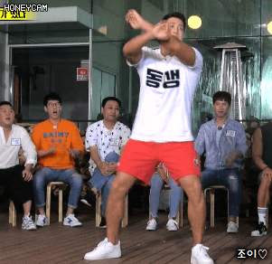 유전자는 거짓말을 안한다 전소민 동생 오늘자 런닝맨 뉴페이스 춤.jpgif | 인스티즈