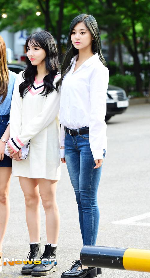 흰 셔츠 입고 출근한 쯔위.jpgif | 인스티즈