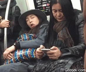 지하철에서 꿈꾸는 여자.gif | 인스티즈