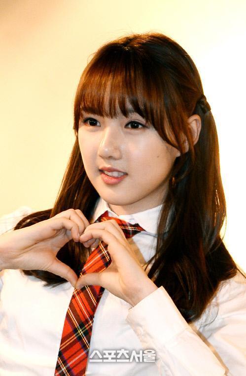 몇달전부터 꾸준히 닮았다vs안닮았다로 의견이 갈리는 여돌 두명.jpg | 인스티즈