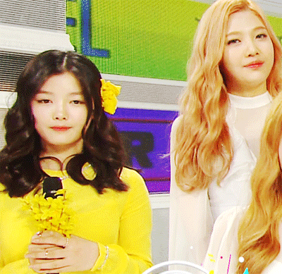 김유정과 레드벨벳 조이.gif | 인스티즈