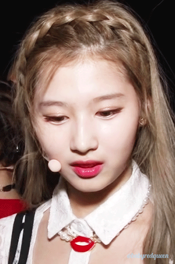 [트와이스] 사나 아이컨택 짤 | 인스티즈