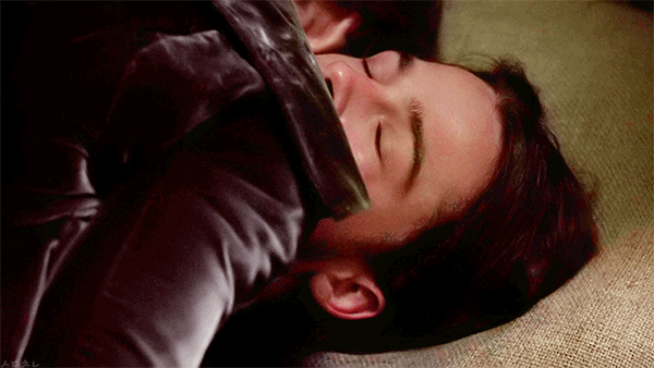 [뱀파이어와의인터뷰] 사실상 베드신.gif | 인스티즈