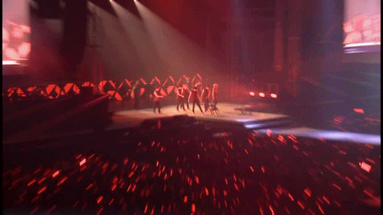 [동방신기] 무대에 의자 박아버린 유노윤호 | 인스티즈