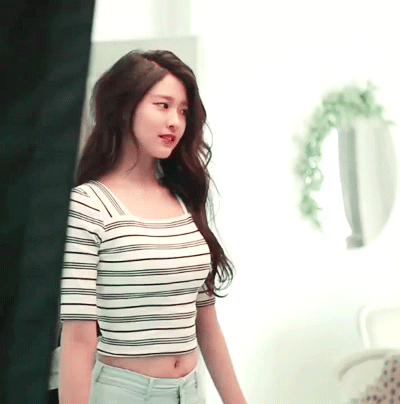 이쪽 쳐다보는 설현.gif | 인스티즈