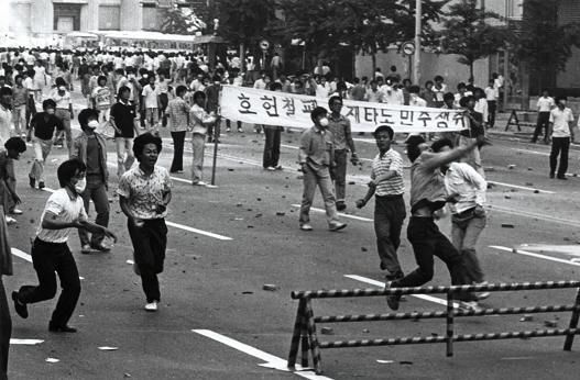 광주민주화운동은 폭동이야라고하는 일베충에게 논리적으로 반박할수있어? | 인스티즈