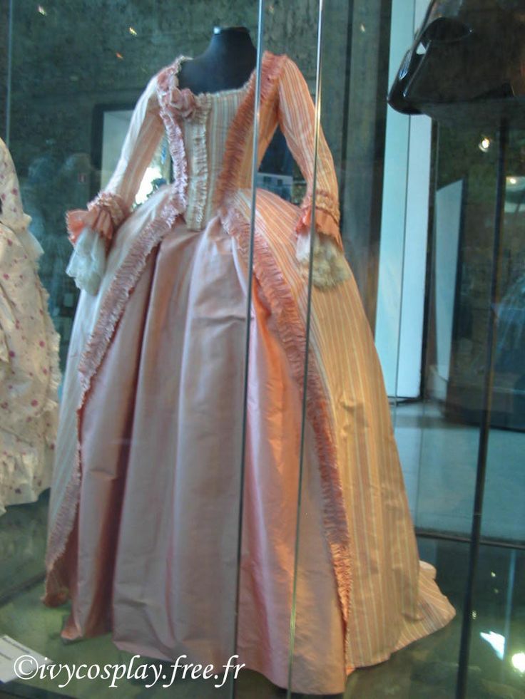 마리 앙투아네트가 입었던 드레스들.jpg | 인스티즈