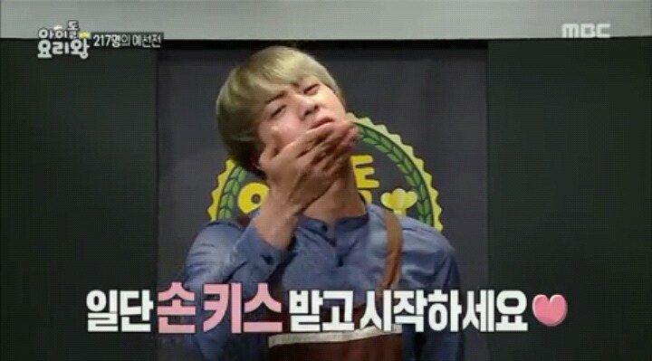[아이돌요리대회] 여자아이돌이 애교 부릴 때와 남자아이돌이 애교부릴 때 홍석천의 반응.jpg | 인스티즈