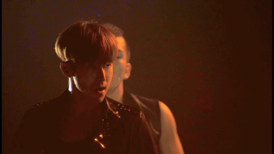 [동방신기] 무대에 의자 박아버린 유노윤호 | 인스티즈