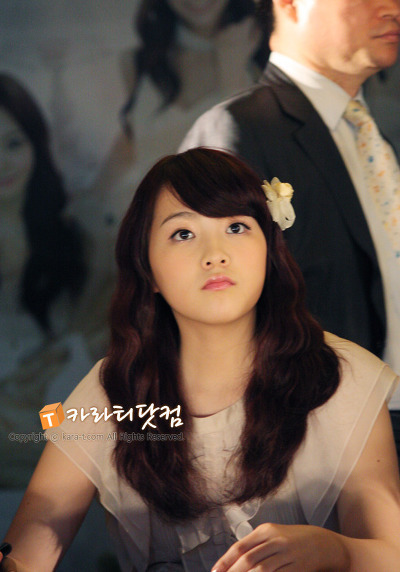 몇달전부터 꾸준히 닮았다vs안닮았다로 의견이 갈리는 여돌 두명.jpg | 인스티즈