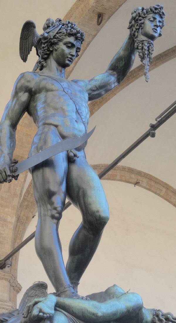 [서양고전학자의브랜드인문학] (11) 그의 패션에는 성모 마리아와 마돈나가 공존한다 | 인스티즈