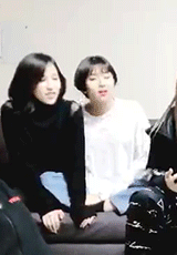 발에 쥐난 트와이스 사나.gif | 인스티즈