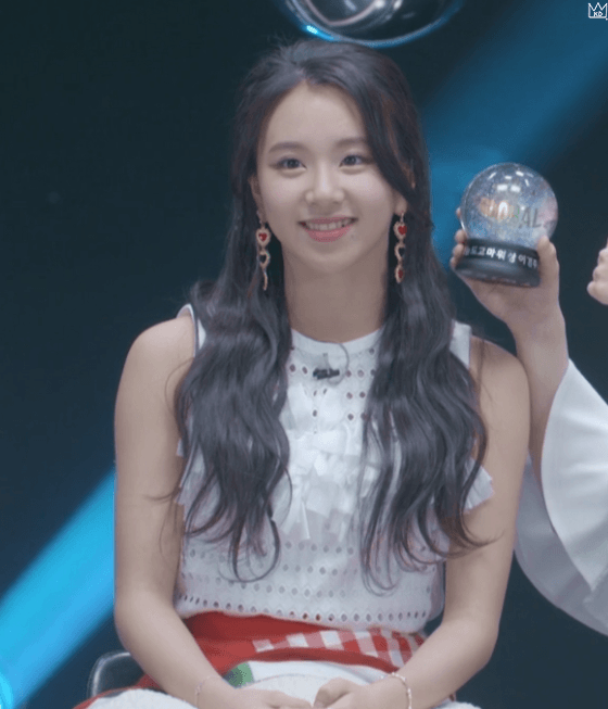 [twice] 아기맹수 채영이는 몇 등신일까?(feat. 다현이) | 인스티즈