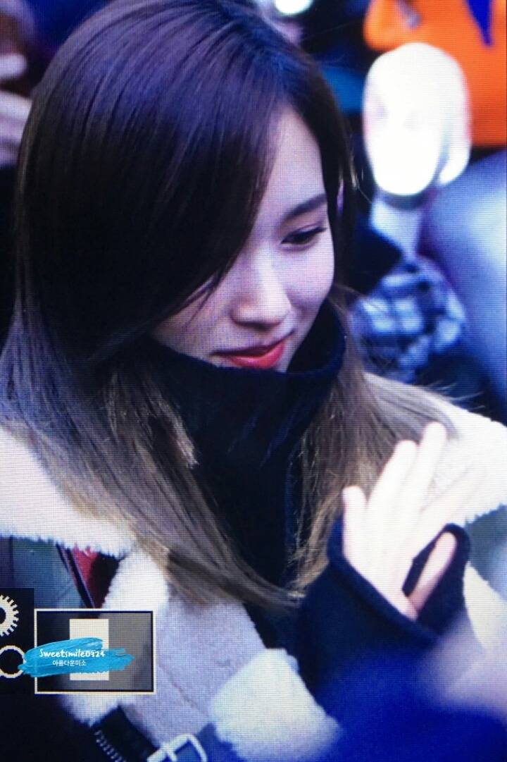 [트와이스] 목폴라와 무스탕을 입은 미나 | 인스티즈